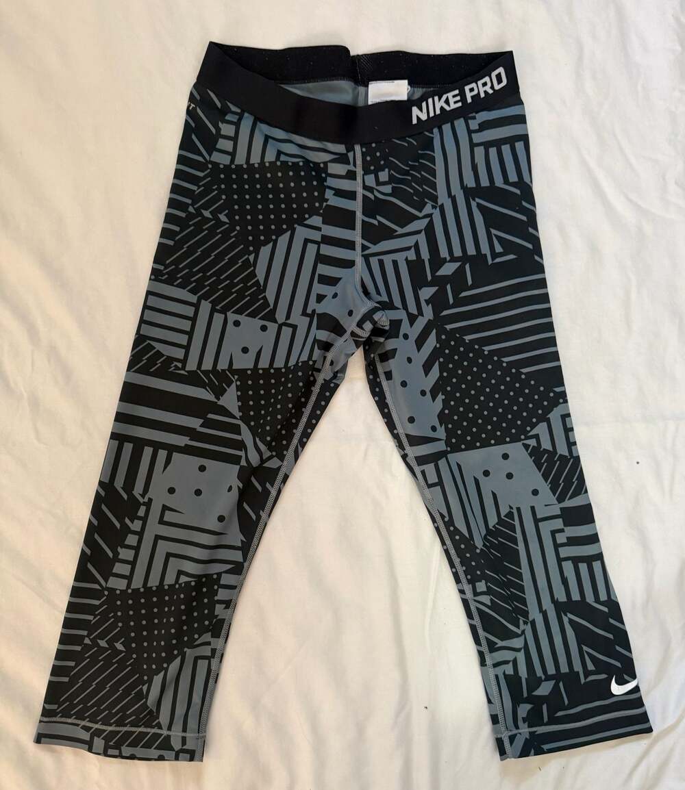 Nike Pro Women's Capri Leggings with Geometric Pattern, Size L
